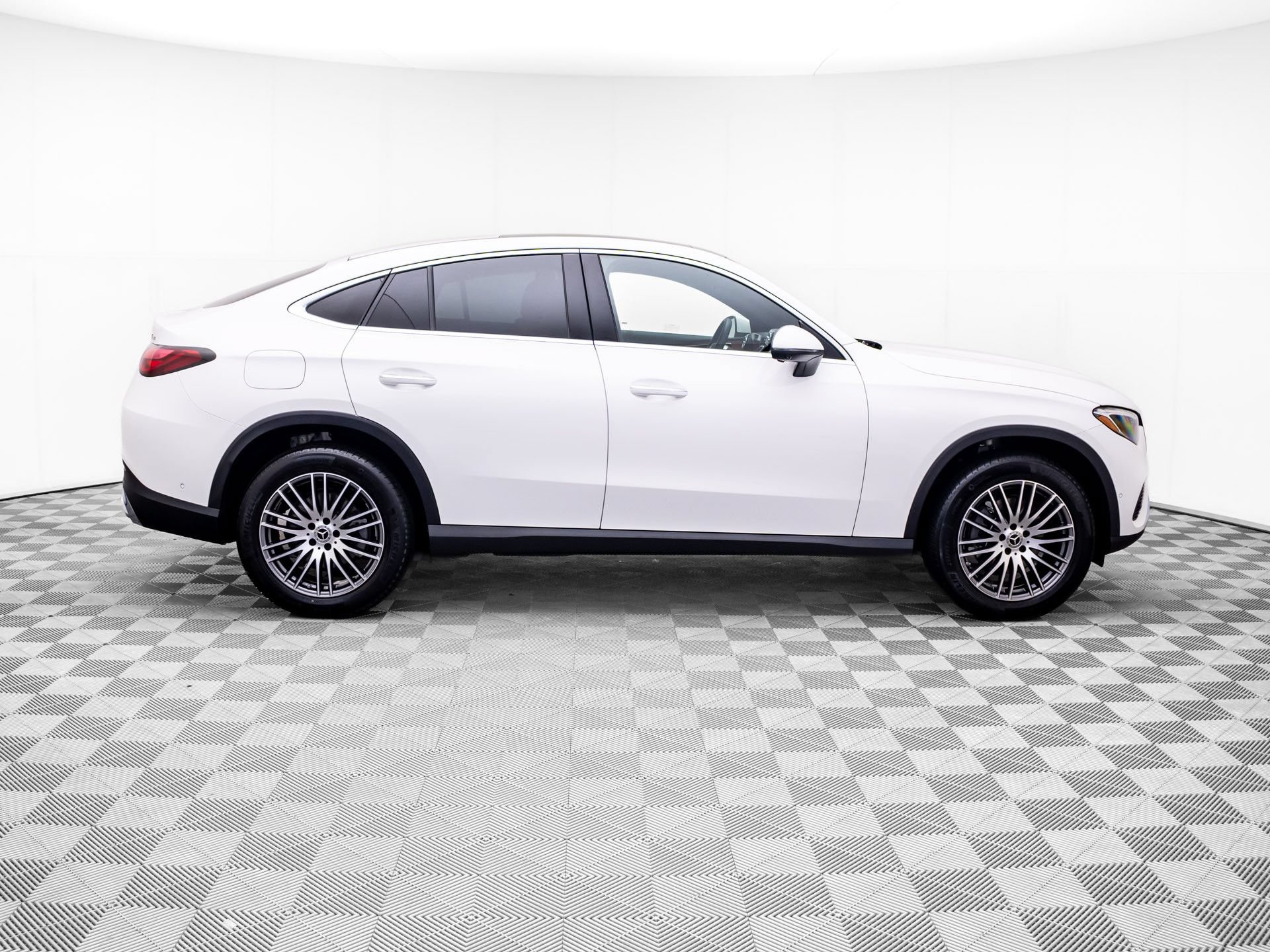 Certified 2025 Mercedes-Benz GLC 300 4MATIC image 6