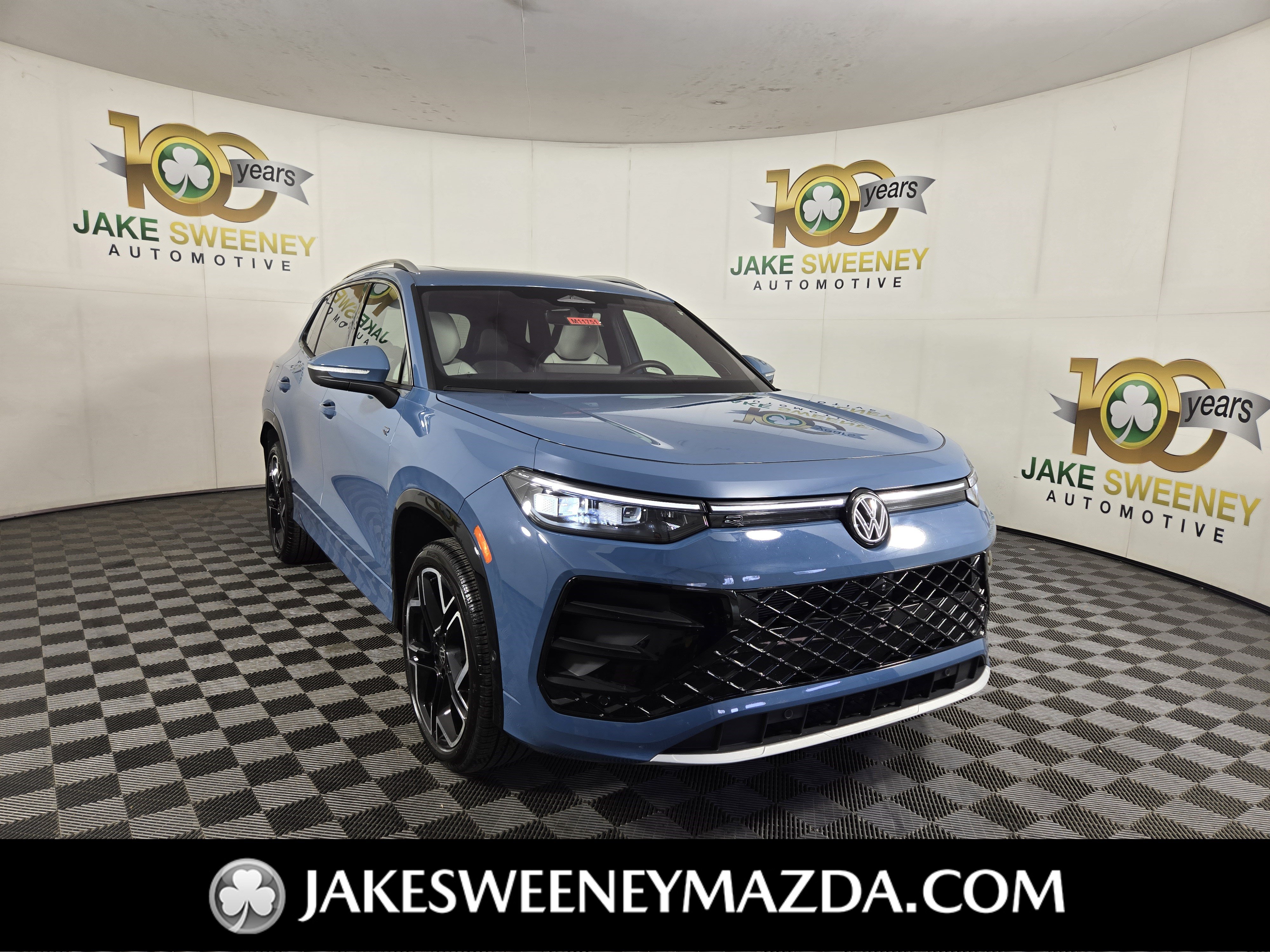 Used 2025 Volkswagen Tiguan SEL R-Line AWD/4WD image 1