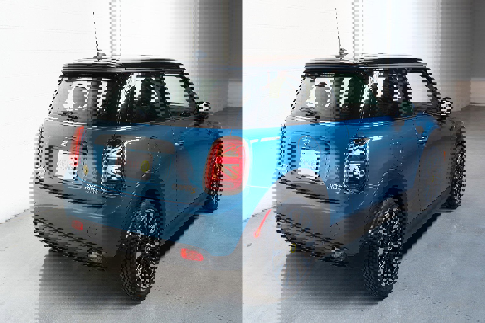 Used 2023 MINI Cooper SE image 2