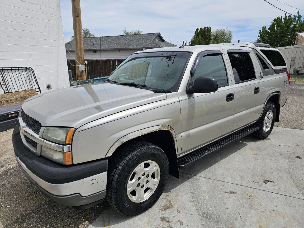 Used 2005 Chevrolet Avalanche Z71 w/ Preferred Equipment Group AWD/4WD image 2