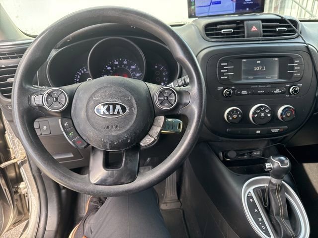 Used 2016 Kia Soul + image 6