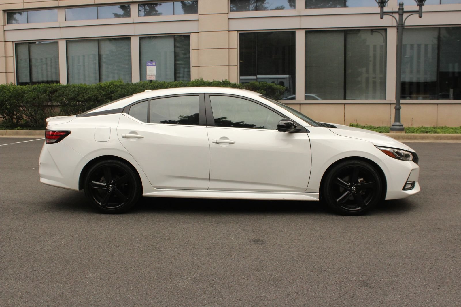 Used 2023 Nissan Sentra SR w/ SR Premium Package FWD image 6