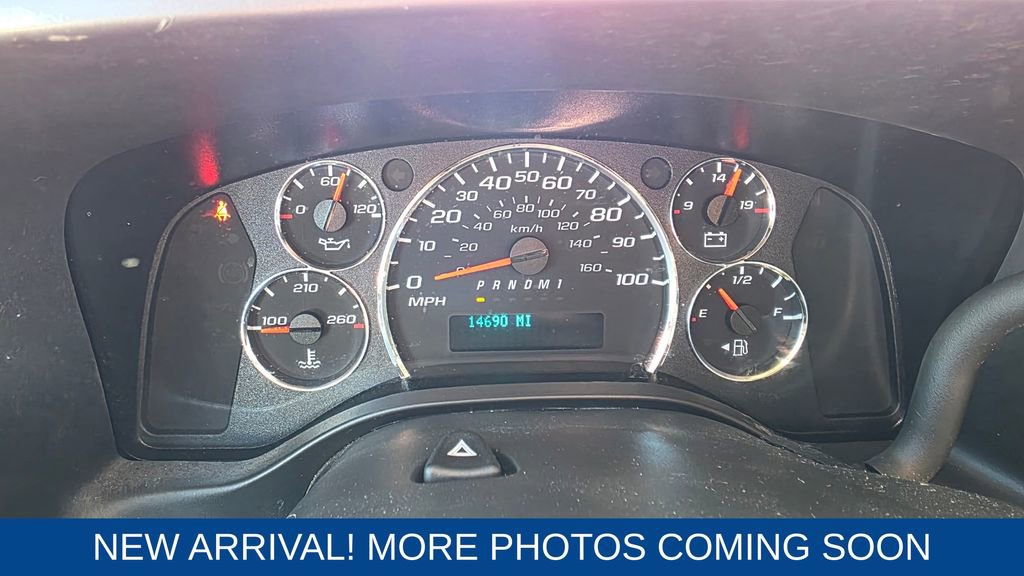 Used 2024 Chevrolet Express 2500 Work Van w/ Driver Convenience Package image 17