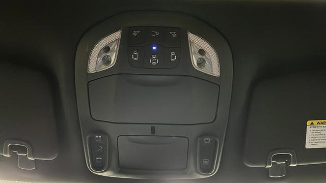 Used 2025 Chrysler Pacifica Limited image 29
