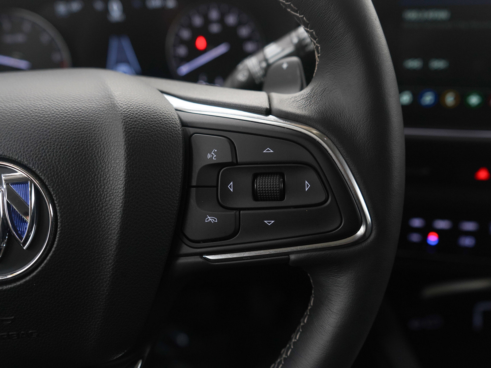 Used 2023 Buick Envision Essence image 25