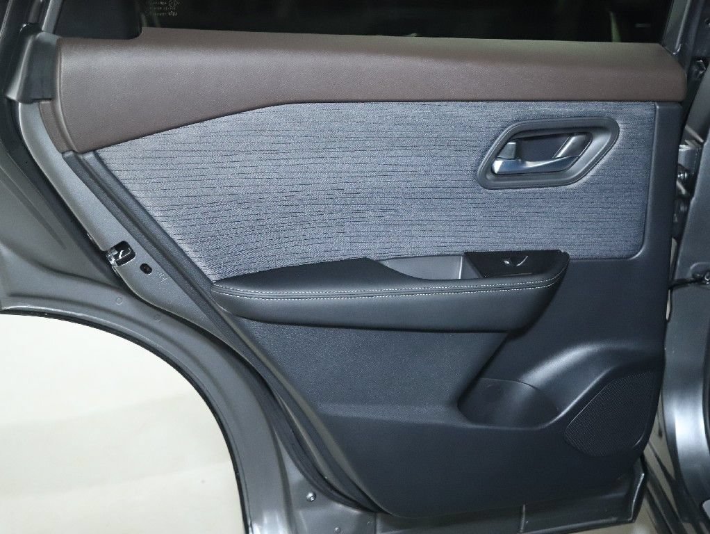 Used 2023 Nissan Rogue SV AWD/4WD image 13