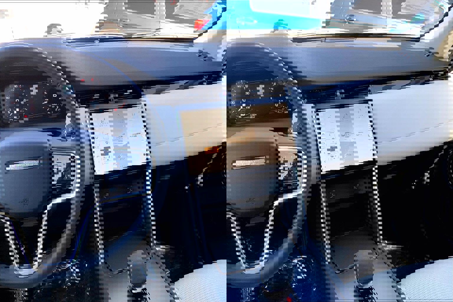 Used 2024 Land Rover Discovery Sport S image 6