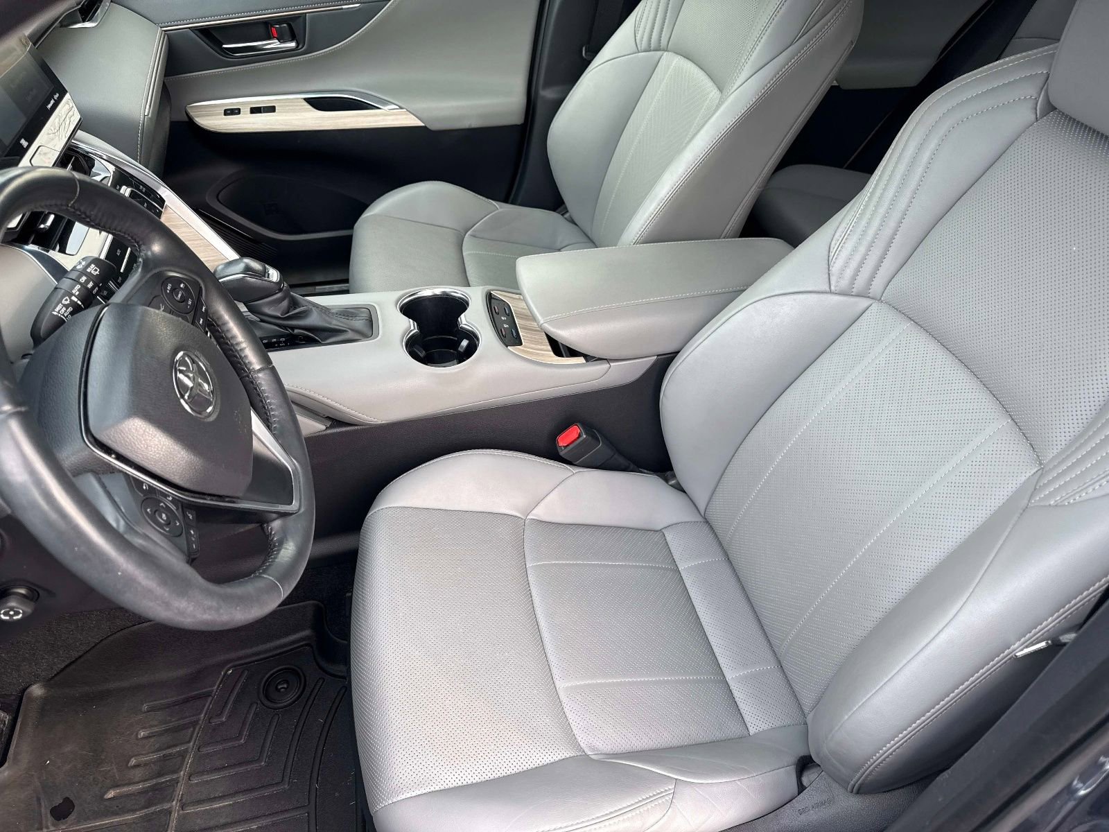 Used 2021 Toyota Venza Limited image 21