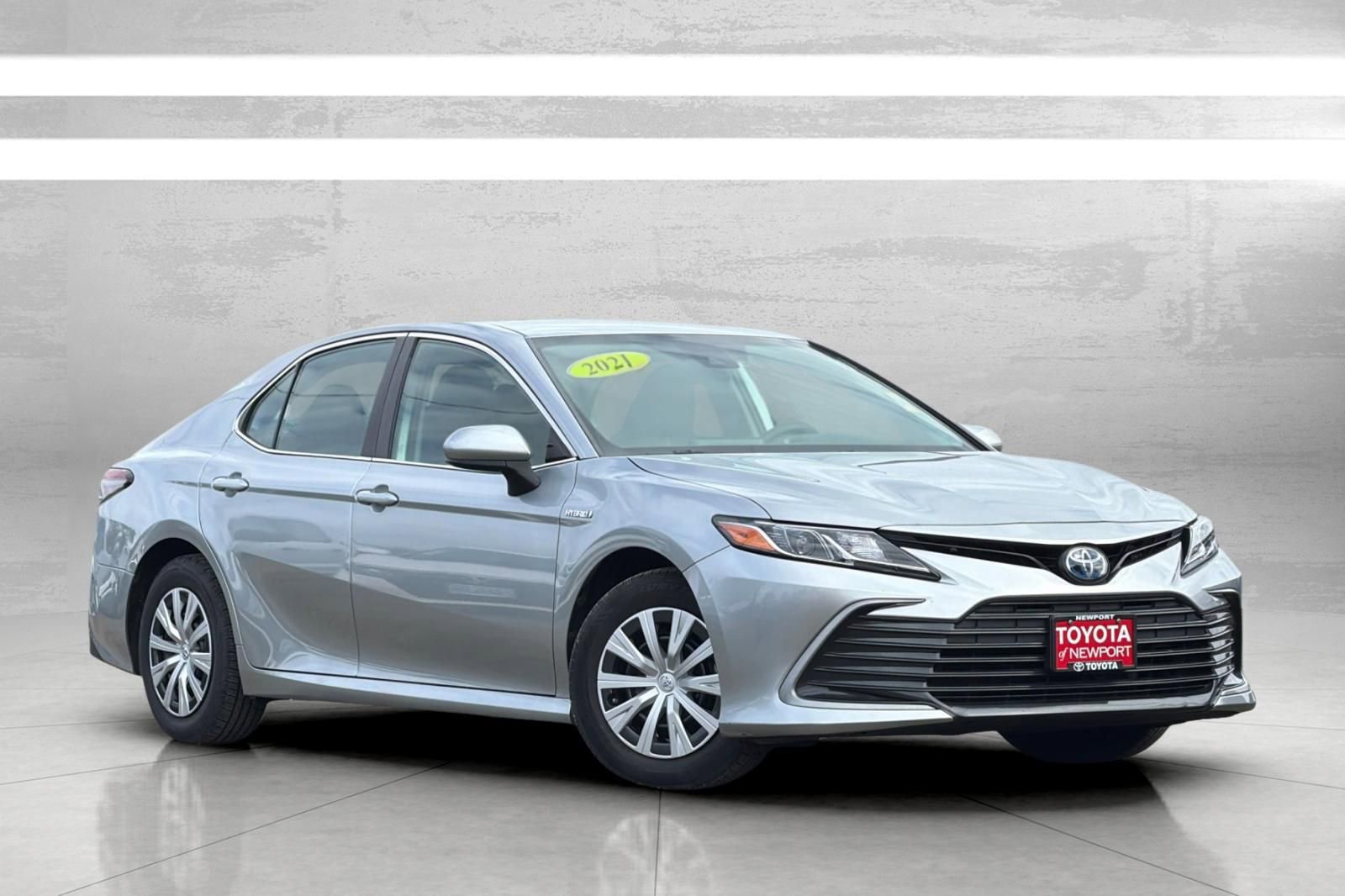 Used 2021 Toyota Camry LE image 2
