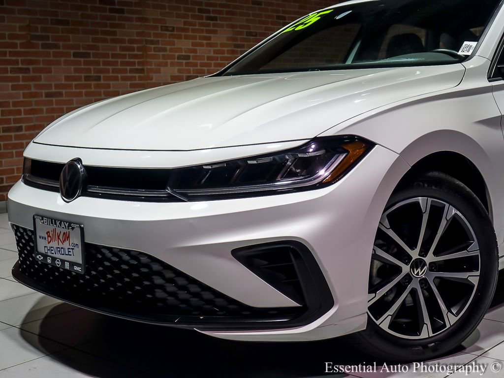 Used 2025 Volkswagen Jetta Sport image 3