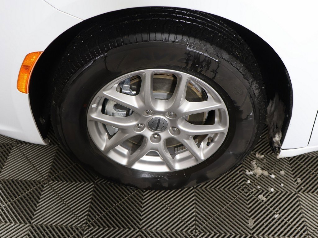 Used 2024 Chrysler Pacifica Touring-L image 18