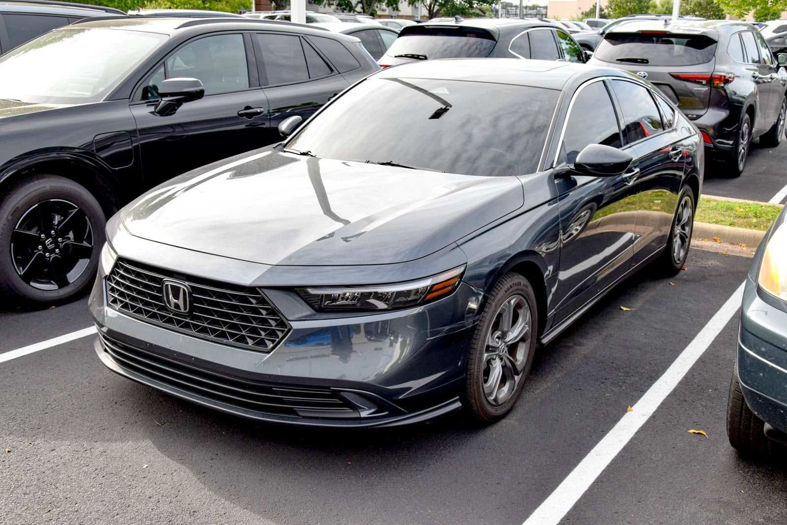 Used 2023 Honda Accord EX image 13