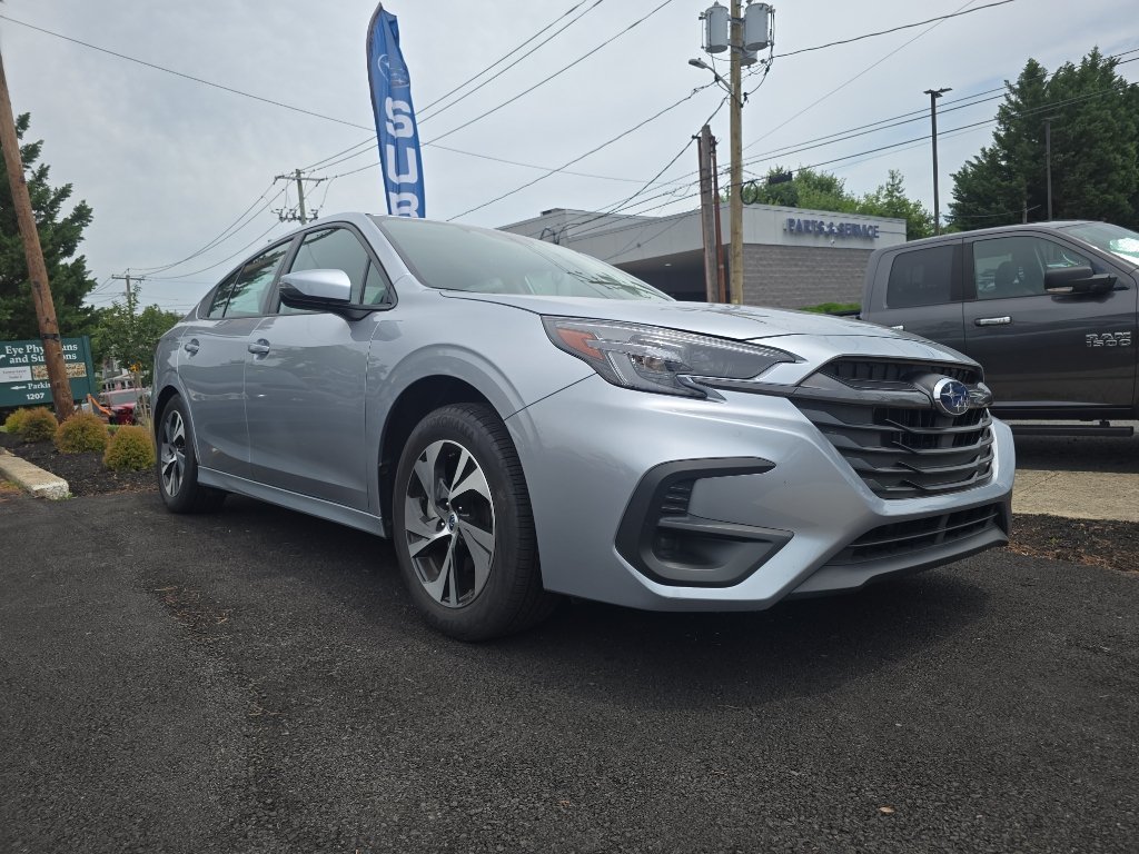 Used 2025 Subaru Legacy Premium AWD/4WD image 2