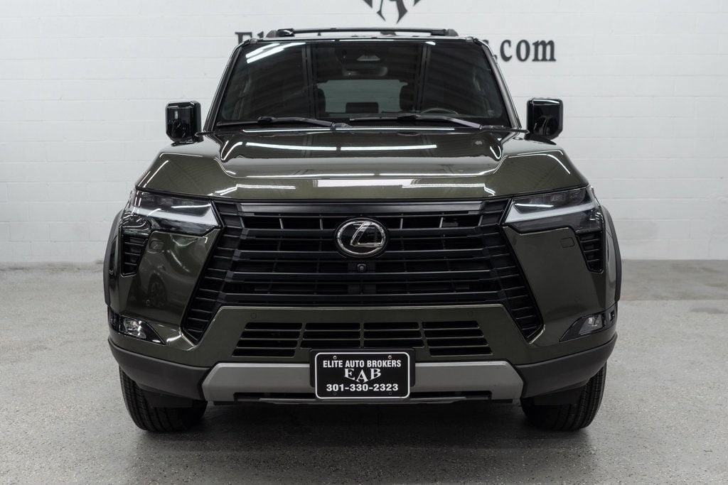 Used 2024 Lexus GX 550 AWD/4WD image 3