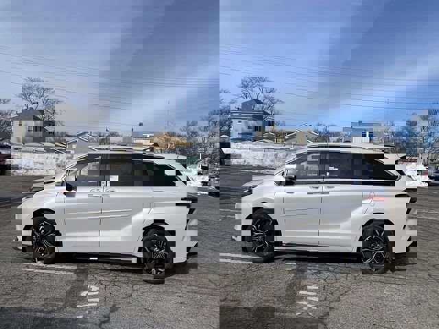 New 2026 Toyota Sienna Platinum image 2