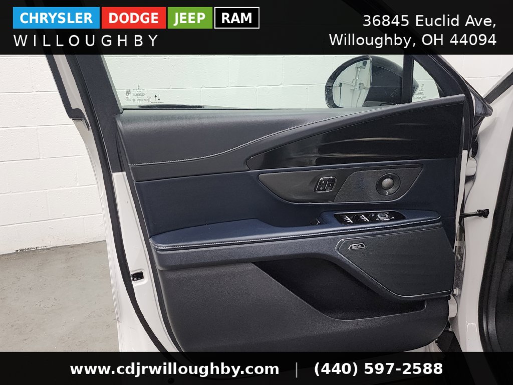 Used 2024 Lincoln Nautilus Reserve w/ Equipment Group 202A AWD/4WD image 11