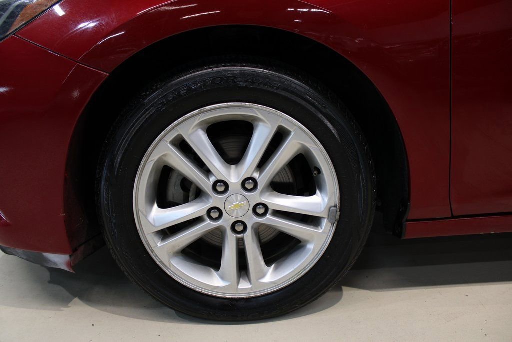 Used 2017 Chevrolet Cruze LT image 5