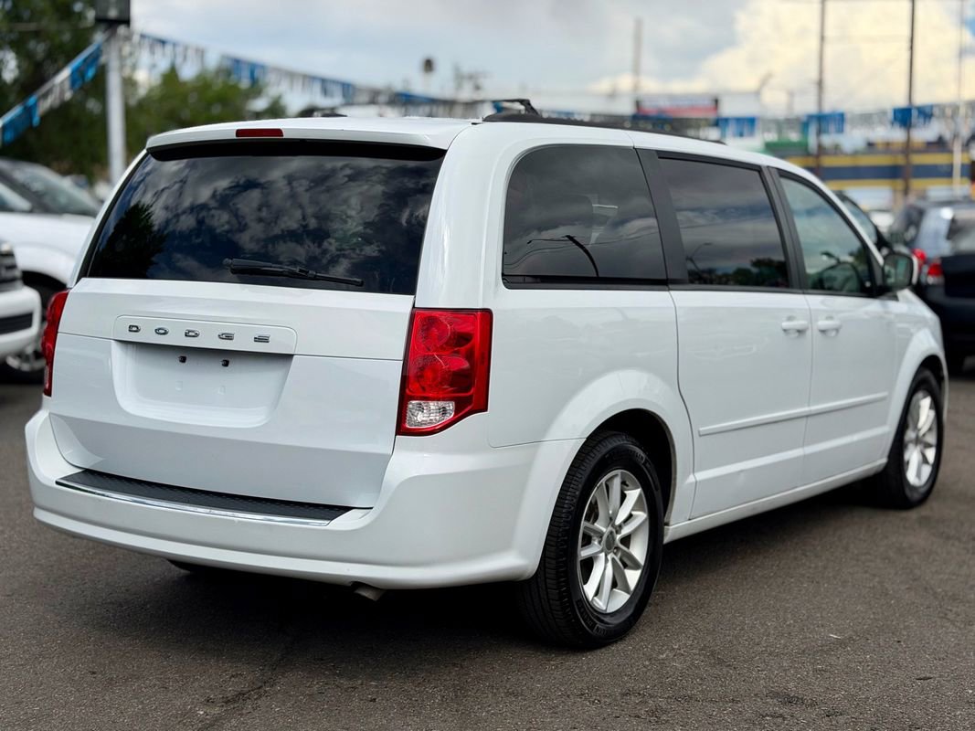 Used 2016 Dodge Grand Caravan SXT FWD image 2