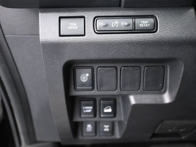 Used 2023 Nissan Frontier PRO-4X w/ Technology Package AWD/4WD image 32