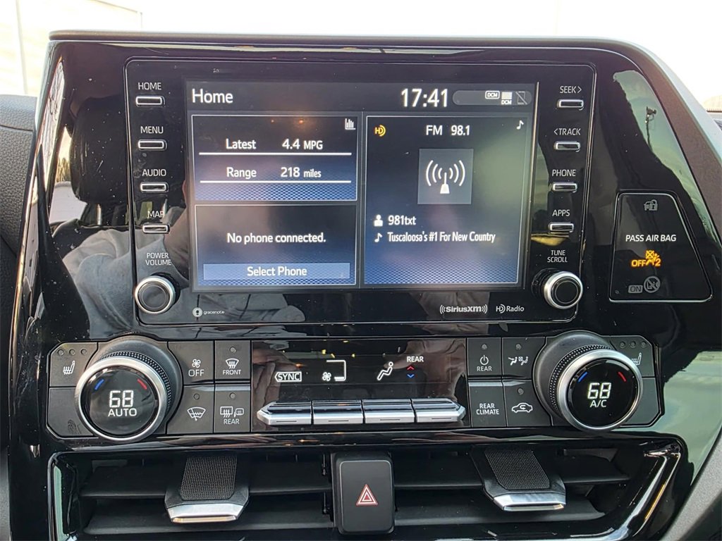 Used 2022 Toyota Highlander XLE image 19