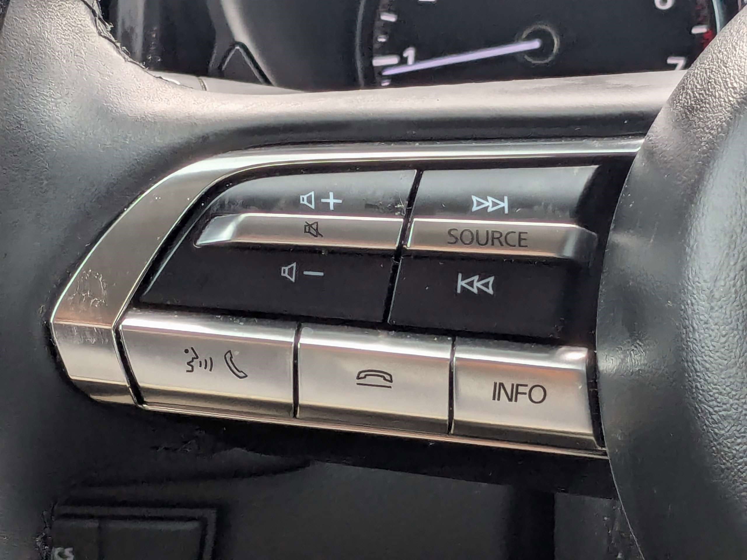 Used 2025 MAZDA CX-50 AWD 2.5 S w/ Premium Package image 26