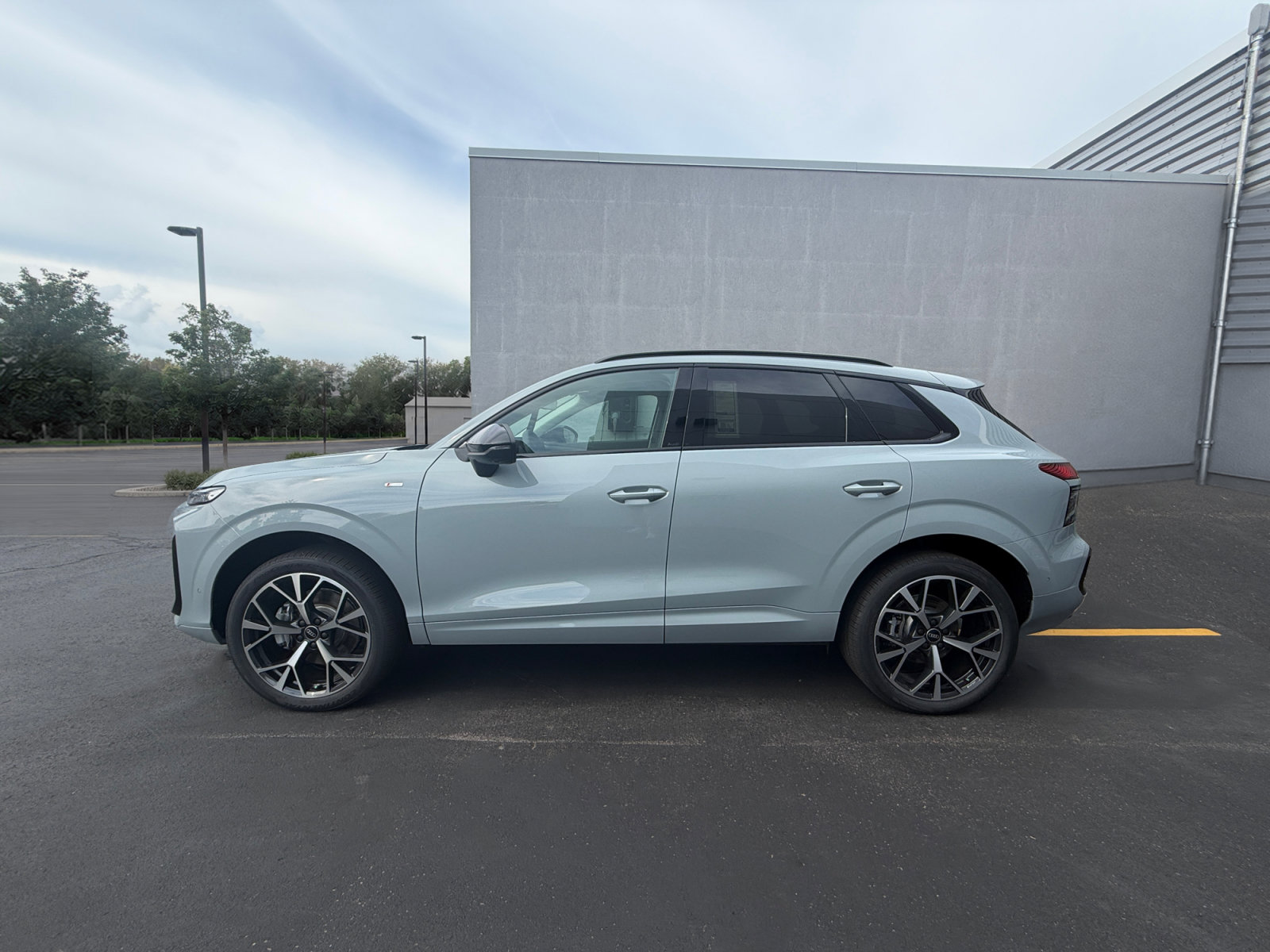 New 2026 Audi Q3 quattro 2.0T AWD/4WD image 2