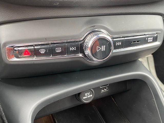 Used 2021 Volvo XC40 T5 R-Design w/ Advanced Package image 35