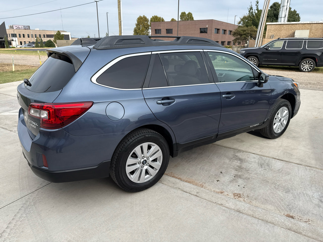 Used 2017 Subaru Outback 2.5i Premium image 8