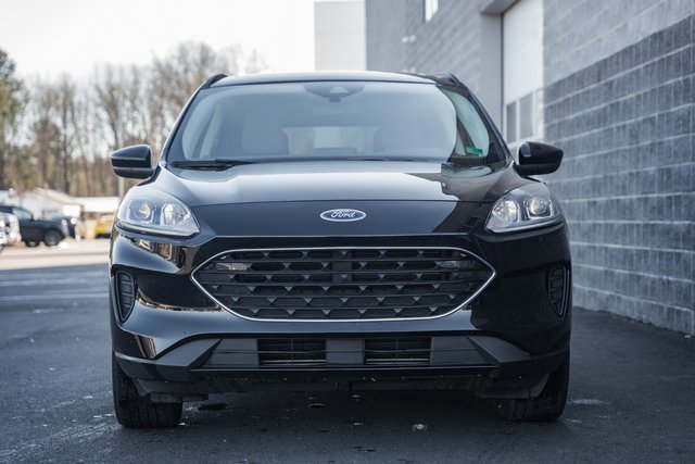 Used 2022 Ford Escape SE w/ SE Sport Appearance Package image 3