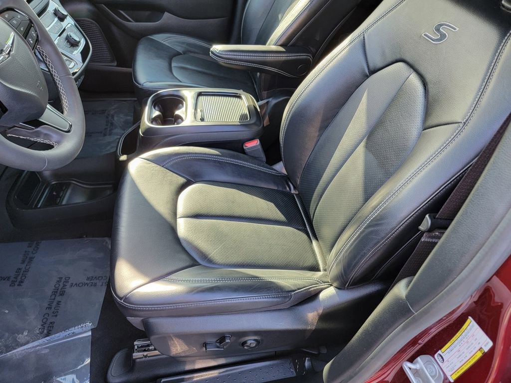 Used 2022 Chrysler Pacifica Touring-L w/ S Appearance Package image 11