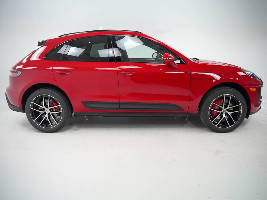 Certified 2025 Porsche Macan S image 9