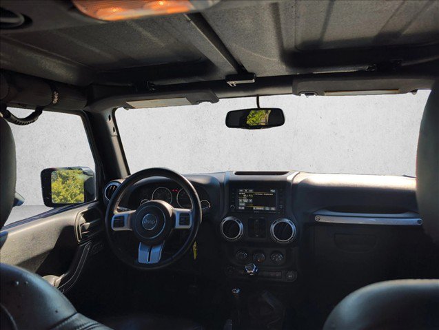 Used 2015 Jeep Wrangler Unlimited Rubicon AWD/4WD image 25