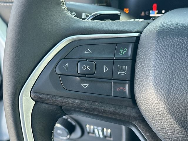 Used 2025 Jeep Grand Cherokee L Limited w/ Black Appearance Package image 35