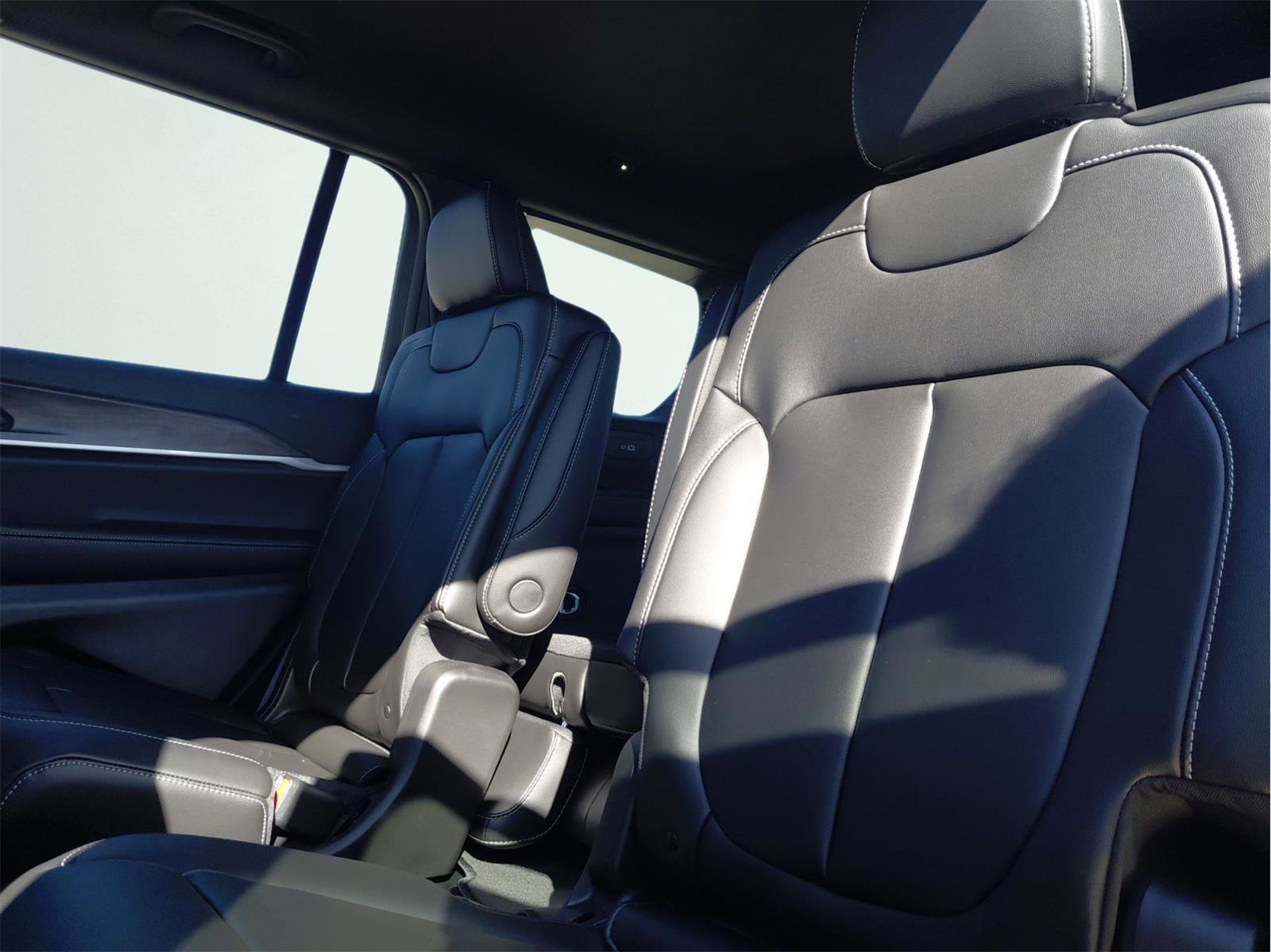 New 2025 Jeep Grand Cherokee L Limited image 13