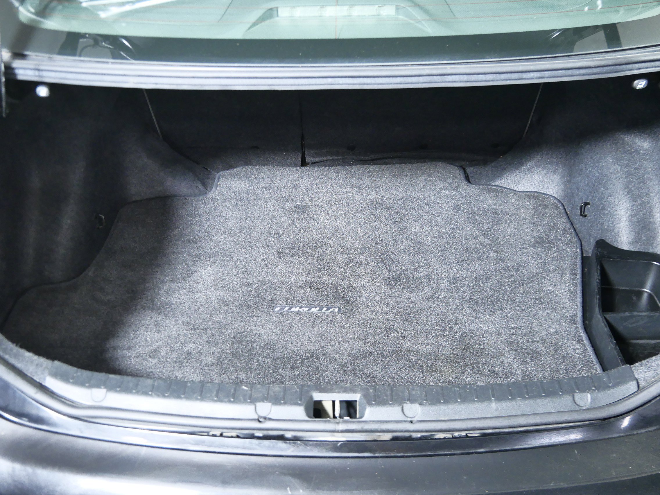 Used 2010 Toyota Corolla LE image 18