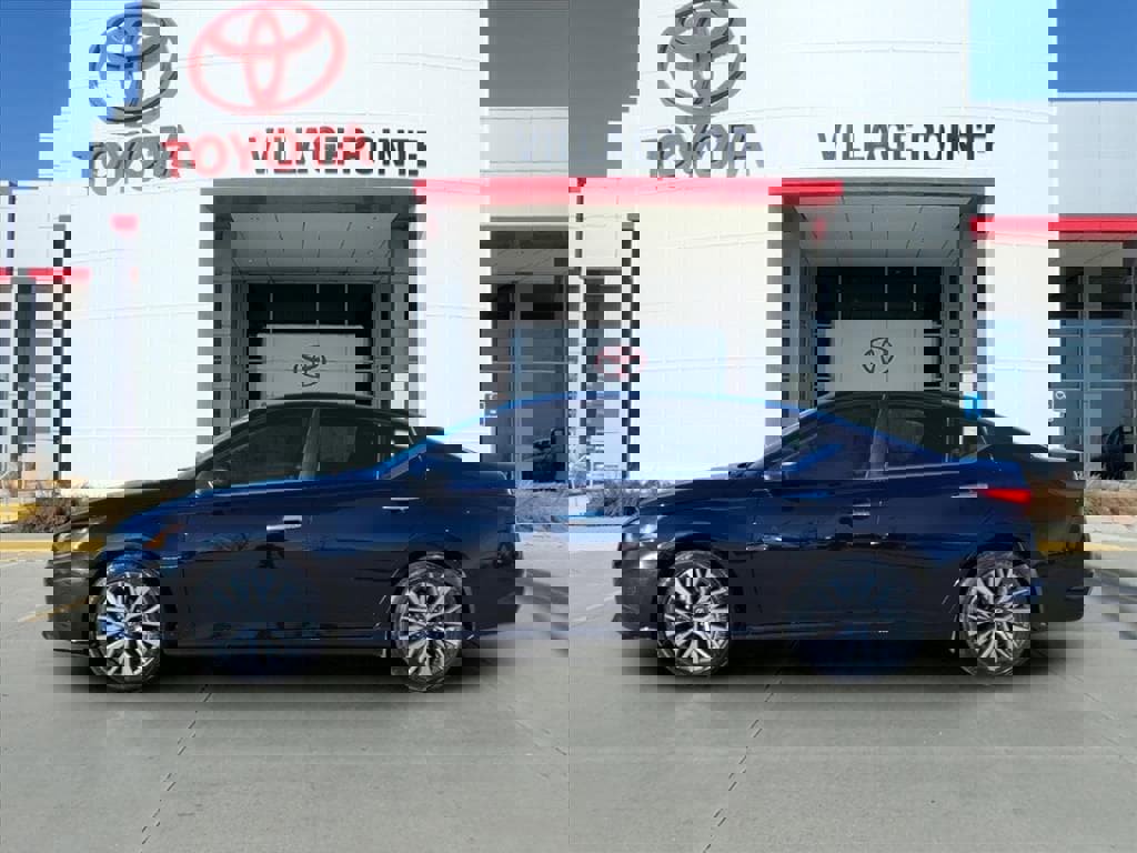 Used 2024 Nissan Altima 2.5 SV image 2