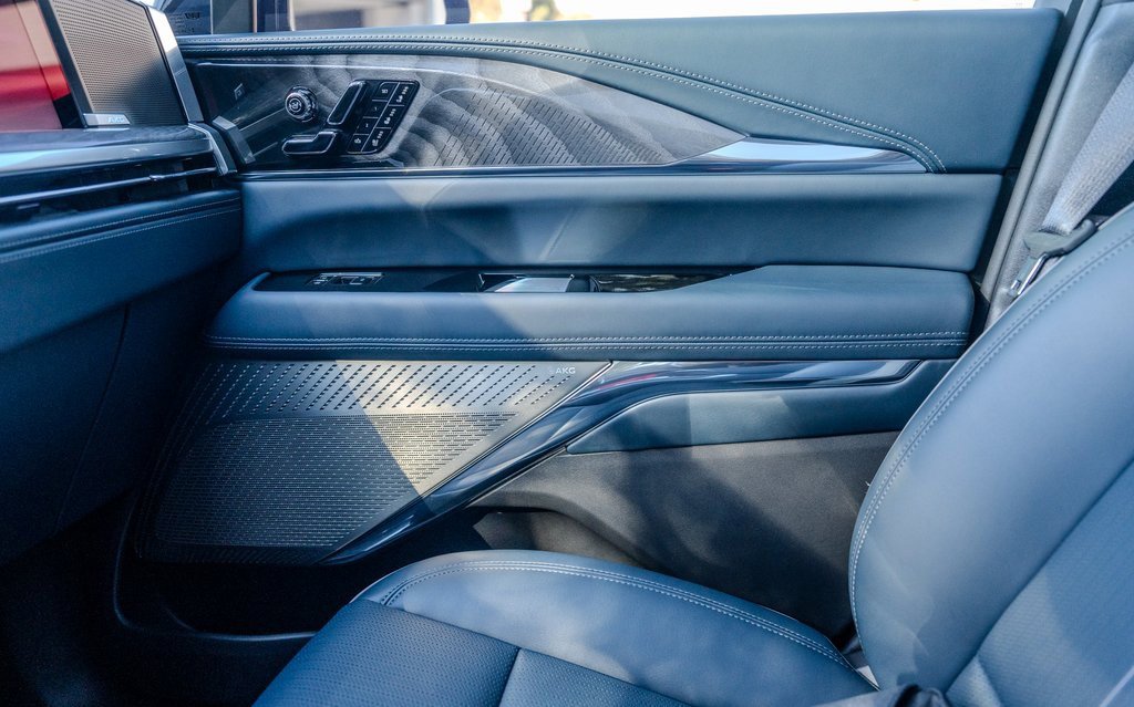 Used 2025 Cadillac Escalade IQ Luxury 2 image 14