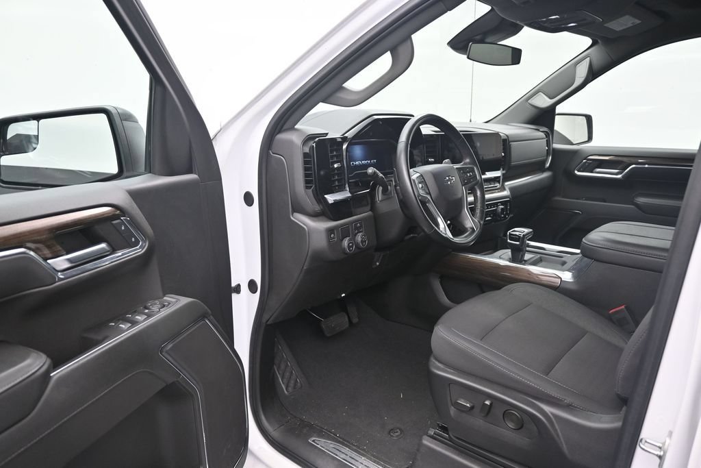 Used 2024 Chevrolet Silverado 1500 RST RWD image 9