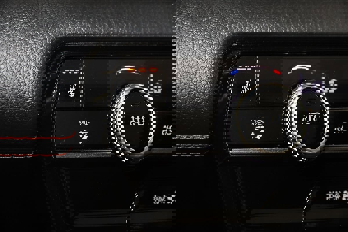 Used 2023 Honda Pilot TrailSport image 8