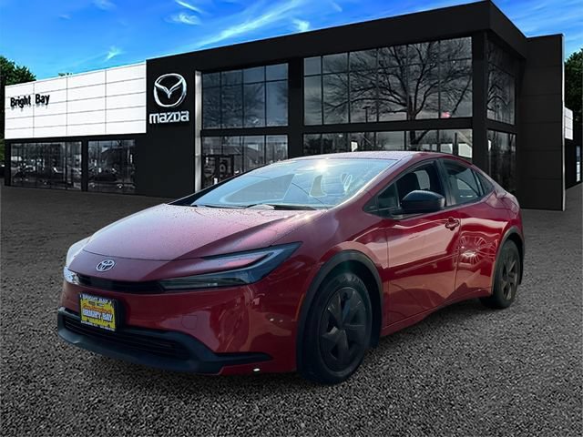 Used 2024 Toyota Prius LE FWD image 2