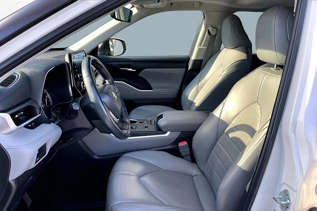 Certified 2022 Toyota Highlander XLE image 21