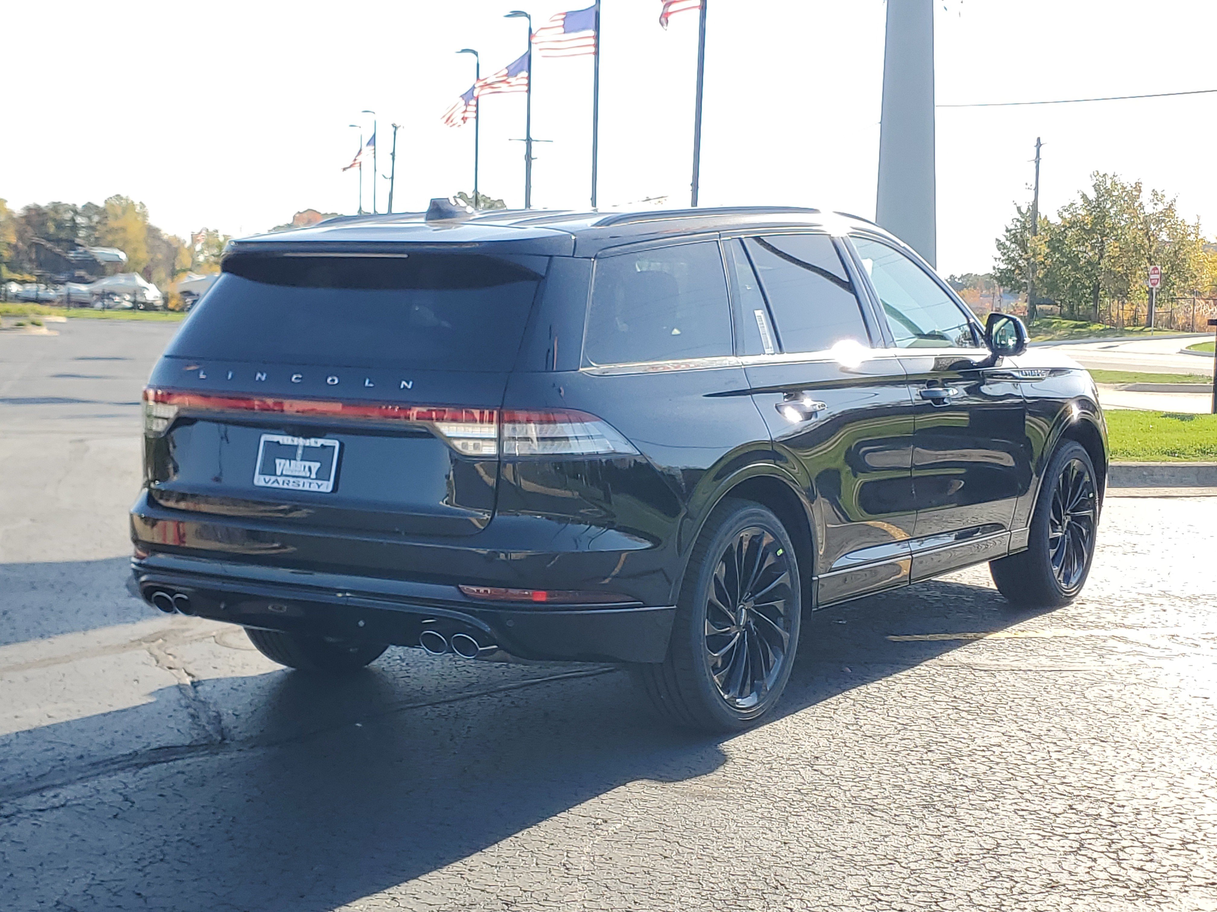 New 2027 Lincoln Aviator Reserve w/ Jet Appearance Package AWD/4WD image 4