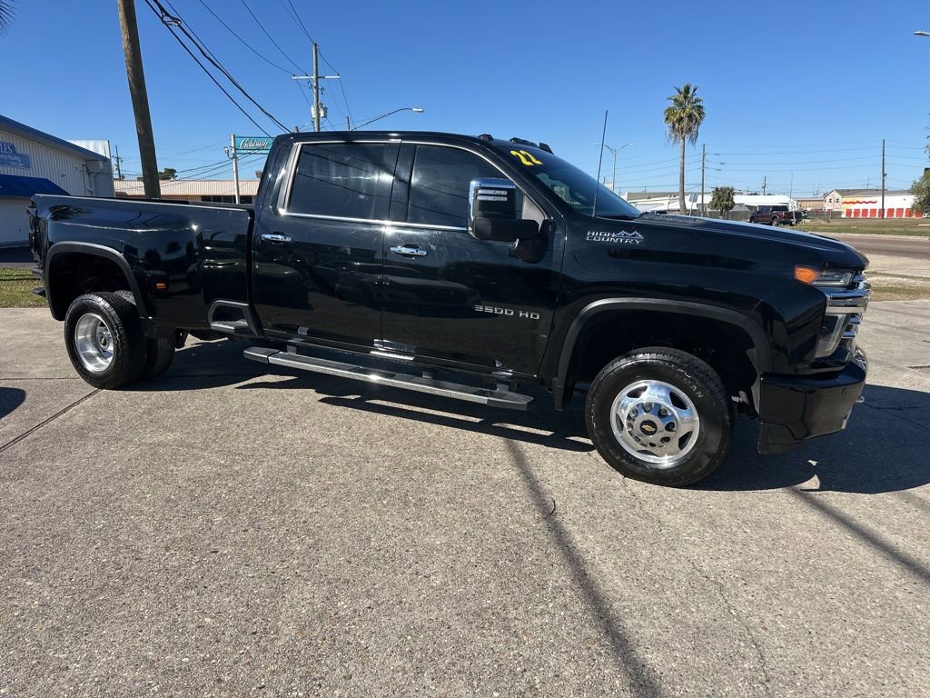 Used 2022 Chevrolet Silverado 3500 High Country w/ Safety Package II image 3