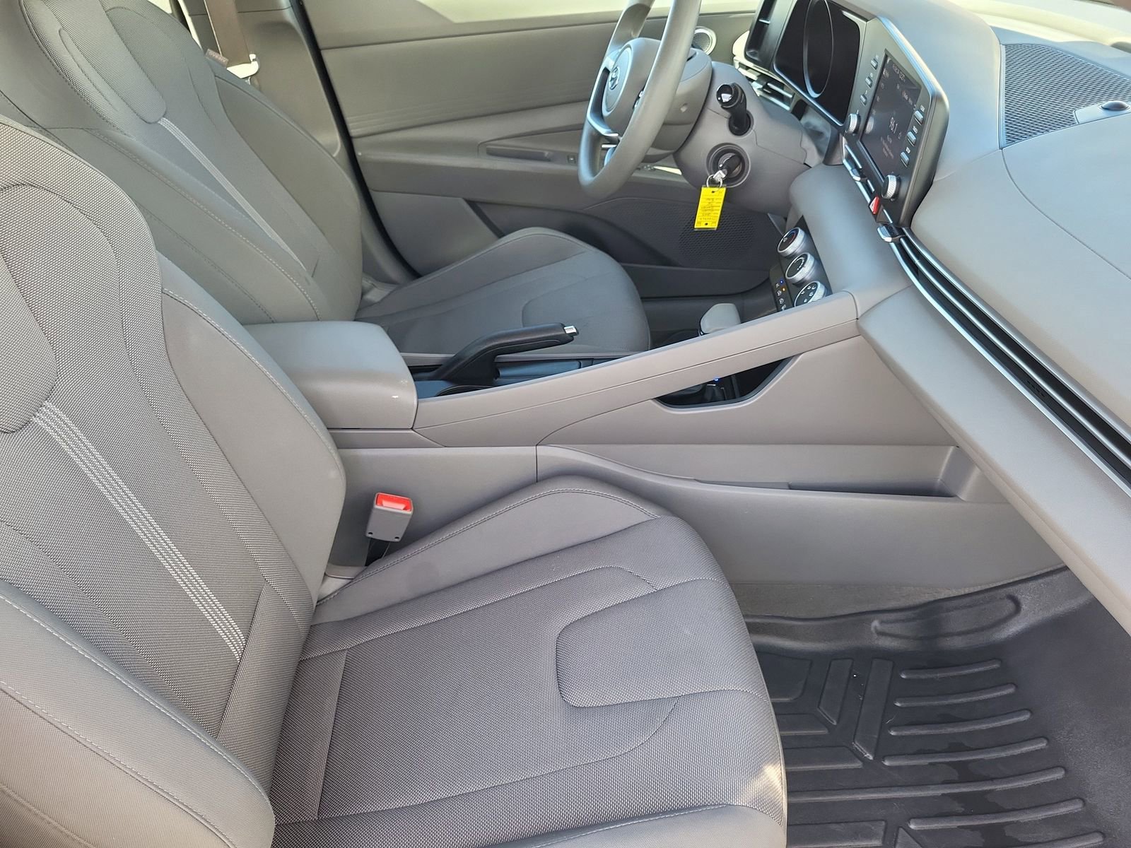 Used 2023 Hyundai Elantra SE image 14