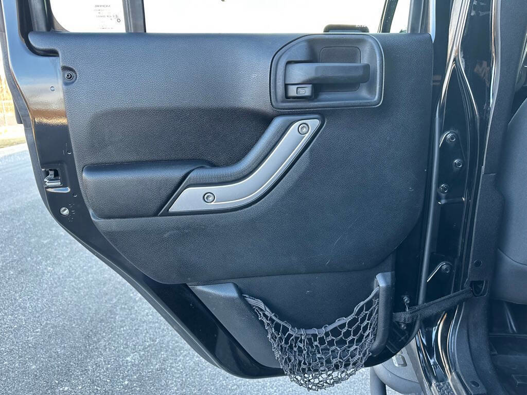 Used 2012 Jeep Wrangler Unlimited Rubicon w/ Dual Top Group image 11