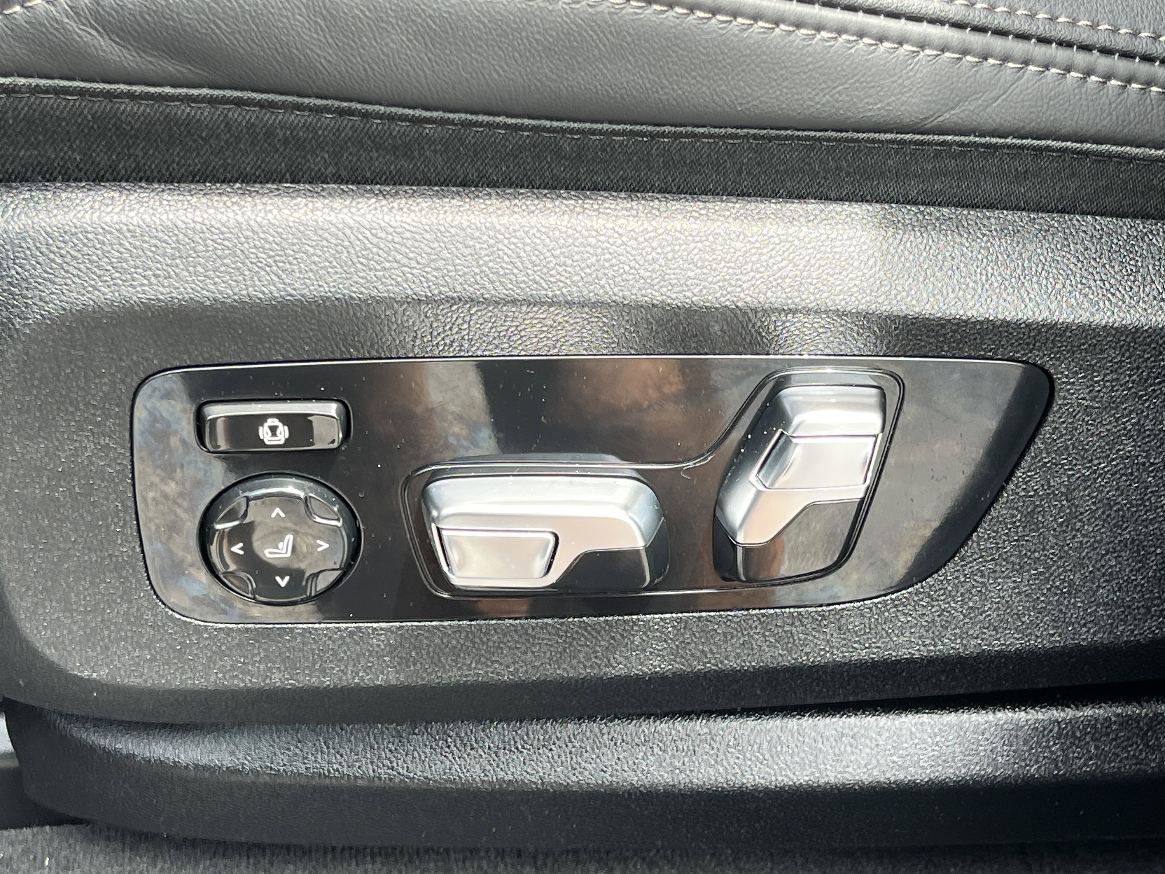 Used 2026 BMW X6 xDrive40i AWD/4WD image 19