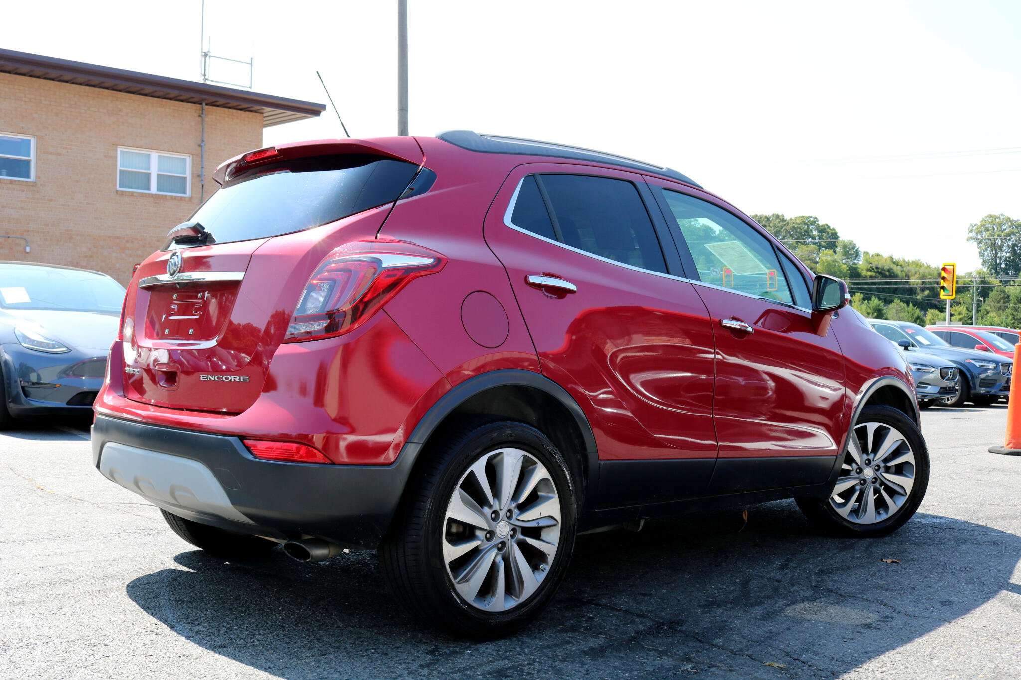 Used 2018 Buick Encore Preferred image 2