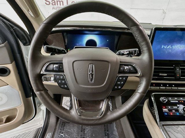 Used 2024 Lincoln Navigator L Reserve AWD/4WD image 11