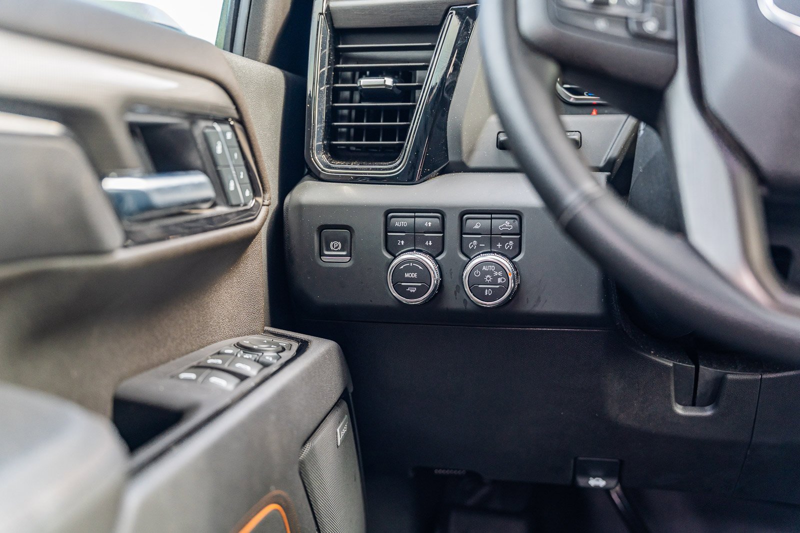Used 2025 GMC Sierra 2500 AT4 w/ AT4 Premium Plus Package image 30