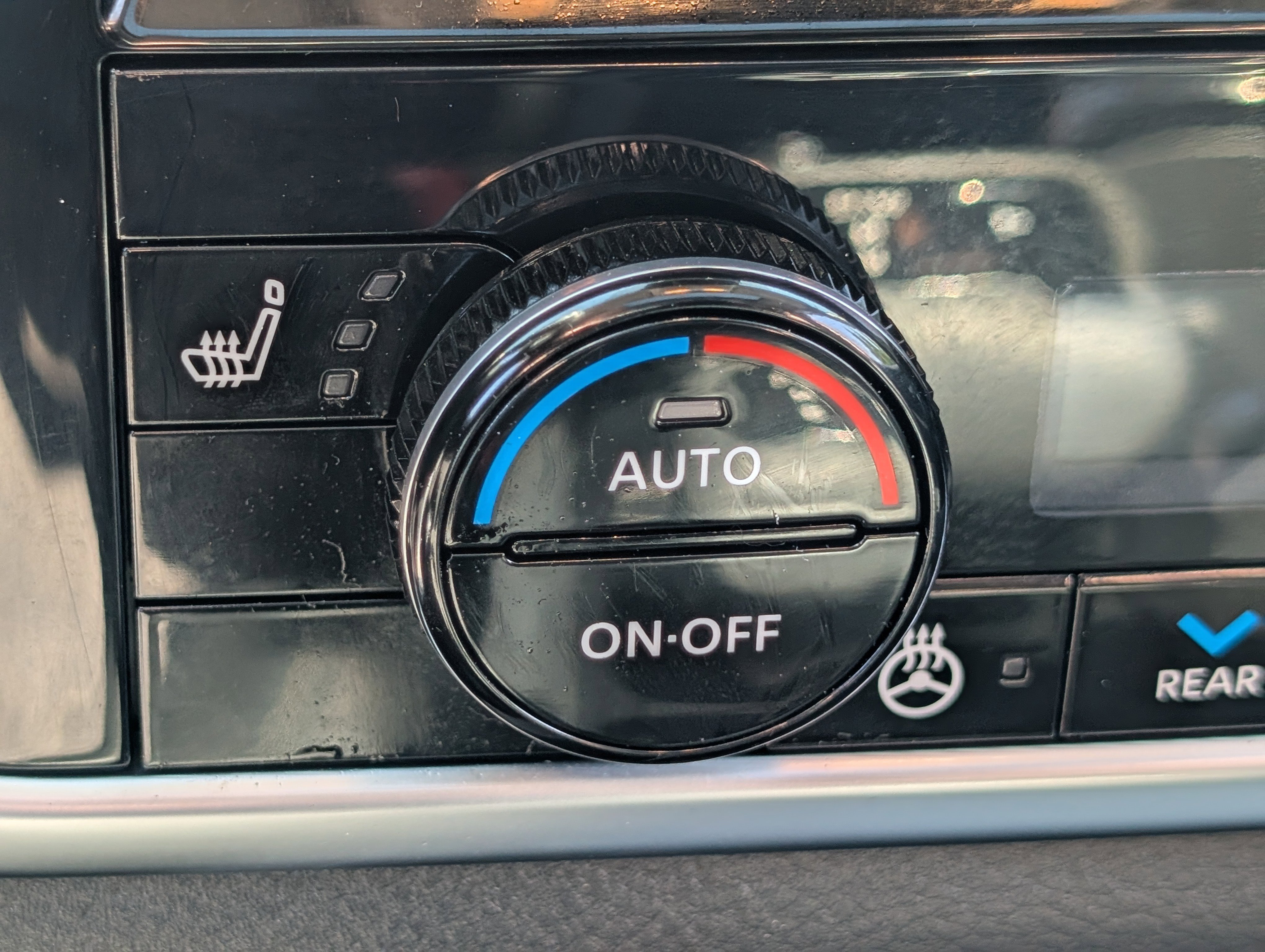 Used 2024 Nissan Rogue SL w/ SL Premium Package image 27